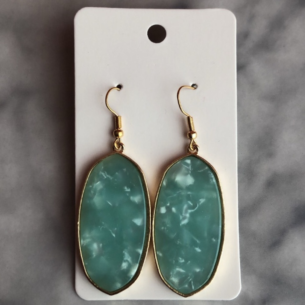 Blue Pearl Kendra Look A-like Earrings